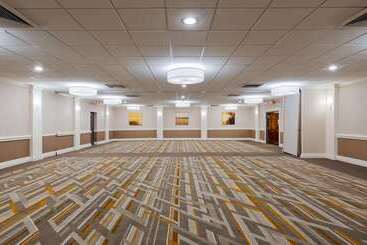 هتل Best Western Premier Airport/expo Center