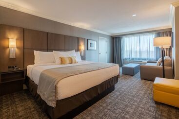 هتل Best Western Premier Airport/expo Center