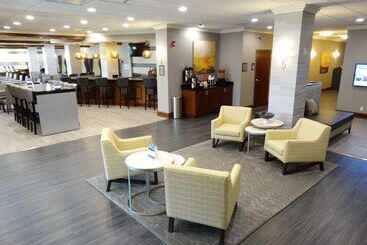 هتل Best Western Premier Airport/expo Center