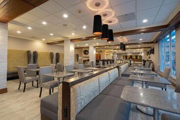 هتل Best Western Premier Airport/expo Center