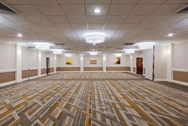 هتل Best Western Premier Airport/expo Center