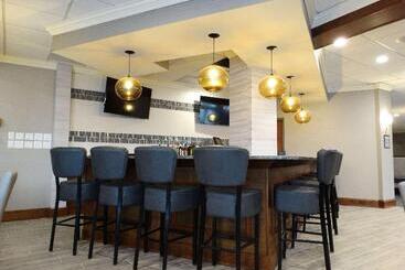 هتل Best Western Premier Airport/expo Center