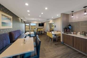 هتل Comfort Inn & Suites Tipp City Dayton North I 75