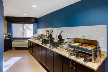 هتل Comfort Inn University