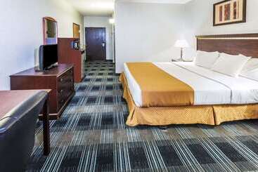 هتل Days Inn & Suites By Wyndham Vancouver