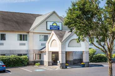 هتل Days Inn & Suites By Wyndham Vancouver