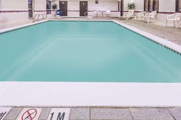 هتل Days Inn & Suites By Wyndham Vancouver