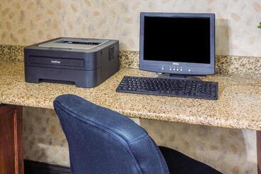 هتل Days Inn & Suites By Wyndham Vancouver