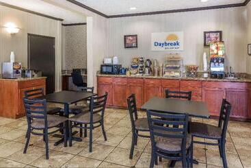 هتل Days Inn & Suites By Wyndham Vancouver
