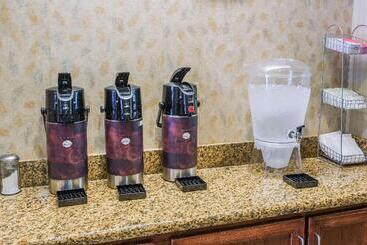 هتل Days Inn & Suites By Wyndham Vancouver