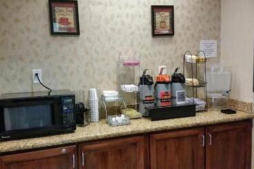 هتل Days Inn & Suites By Wyndham Vancouver
