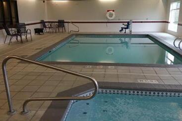 هتل Days Inn & Suites By Wyndham Vancouver