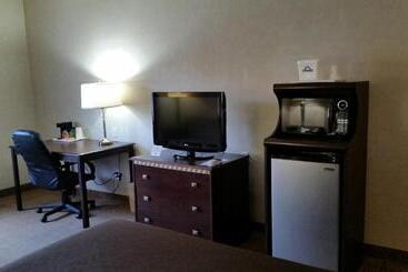 هتل Days Inn & Suites By Wyndham Vancouver