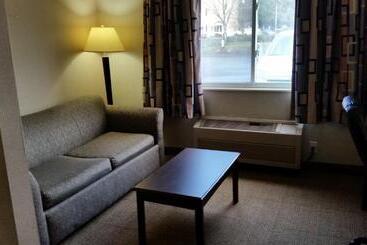 هتل Days Inn & Suites By Wyndham Vancouver