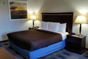هتل Days Inn & Suites By Wyndham Vancouver