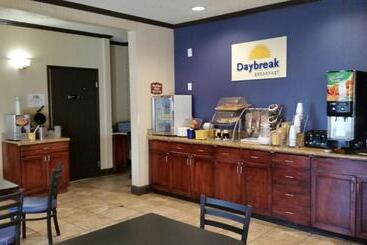 هتل Days Inn & Suites By Wyndham Vancouver
