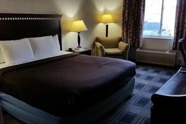 هتل Days Inn & Suites By Wyndham Vancouver