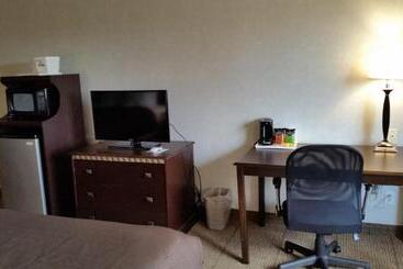 هتل Days Inn & Suites By Wyndham Vancouver