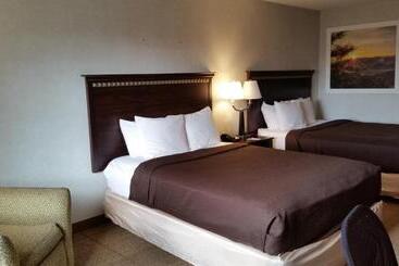 هتل Days Inn & Suites By Wyndham Vancouver