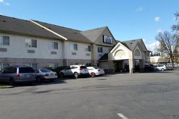 هتل Days Inn & Suites By Wyndham Vancouver