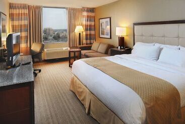 هتل Doubletree By Hilton St. Louis   Westport