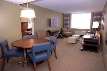 هتل Doubletree By Hilton St. Louis   Westport