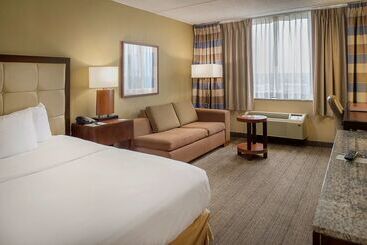هتل Doubletree By Hilton St. Louis   Westport