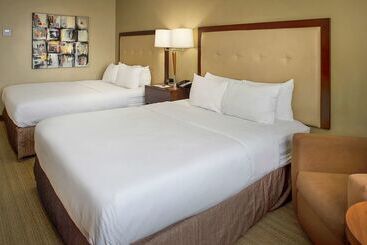 هتل Doubletree By Hilton St. Louis   Westport