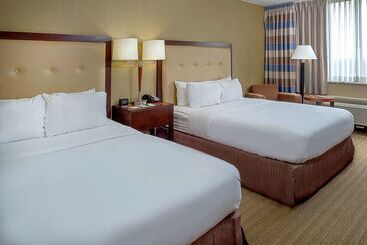 هتل Doubletree By Hilton St. Louis   Westport