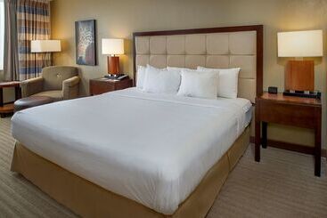 هتل Doubletree By Hilton St. Louis   Westport