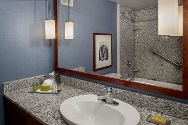 هتل Doubletree By Hilton St. Louis   Westport