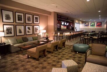هتل Doubletree By Hilton St. Louis   Westport