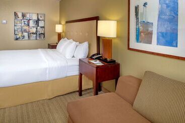 هتل Doubletree By Hilton St. Louis   Westport