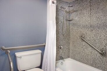 هتل Doubletree By Hilton St. Louis   Westport