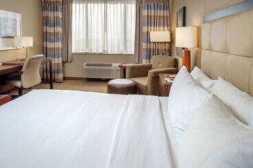 هتل Doubletree By Hilton St. Louis   Westport