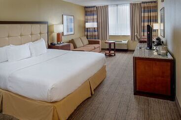 هتل Doubletree By Hilton St. Louis   Westport
