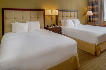 هتل Doubletree By Hilton St. Louis   Westport