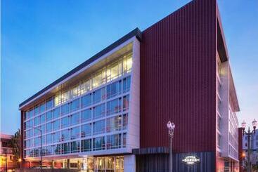 هتل Eastlund, Best Western Premier Collection