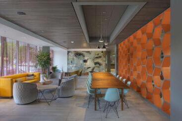 هتل Eastlund, Best Western Premier Collection