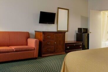 هتل Econo Lodge Inn & Suites