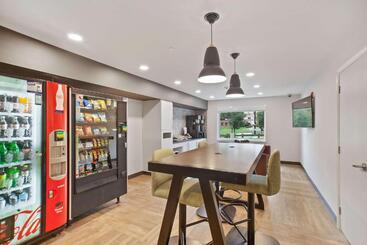 هتل Extended Stay America Suites  Miami  Airport  Doral