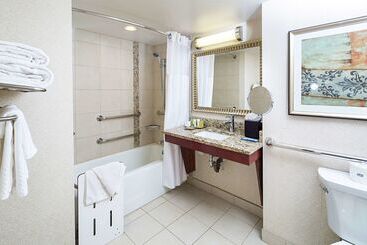 هتل Hilton New York Jfk Airport