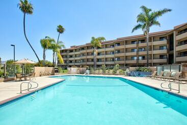هتل Holiday Inn & Suites Santa Maria, An Ihg