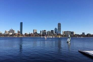 Отель Holiday Inn Express & Suites Boston   Cambridge, An Ihg