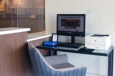 Отель Holiday Inn Express & Suites Boston   Cambridge, An Ihg