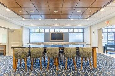 Отель Holiday Inn Express & Suites Boston   Cambridge, An Ihg