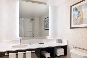 Отель Holiday Inn Express & Suites Boston   Cambridge, An Ihg