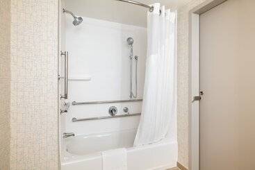Отель Holiday Inn Express & Suites Boston   Cambridge, An Ihg