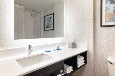 Отель Holiday Inn Express & Suites Boston   Cambridge, An Ihg
