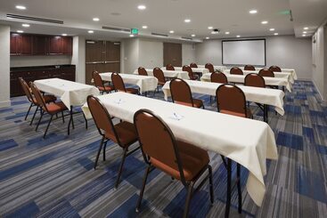 Holiday Inn Express Hotel & Suites Minneapolis Golden Valley, An Ihg